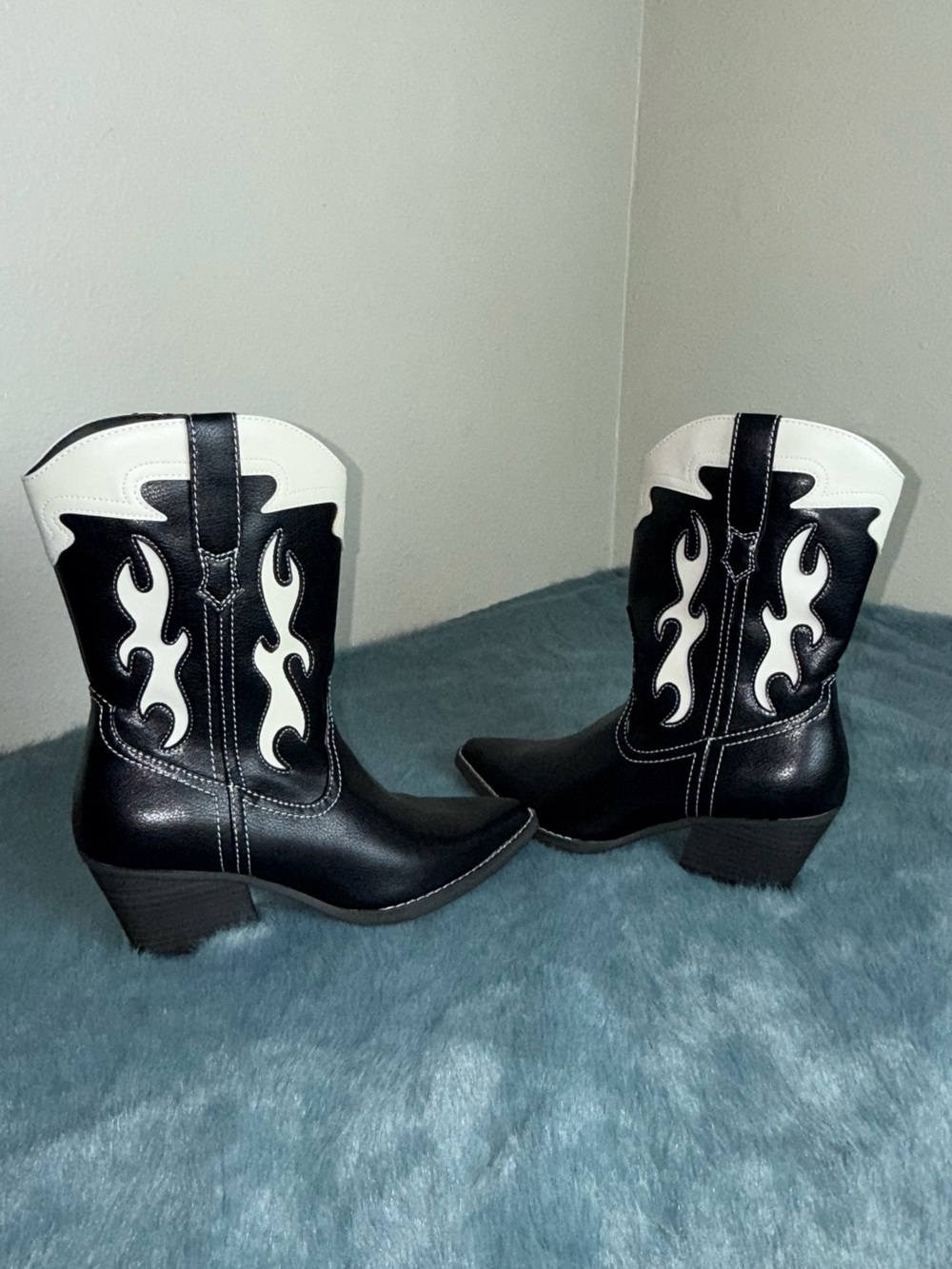 Universal Thread Black and White Leather Western Heeled Boots
